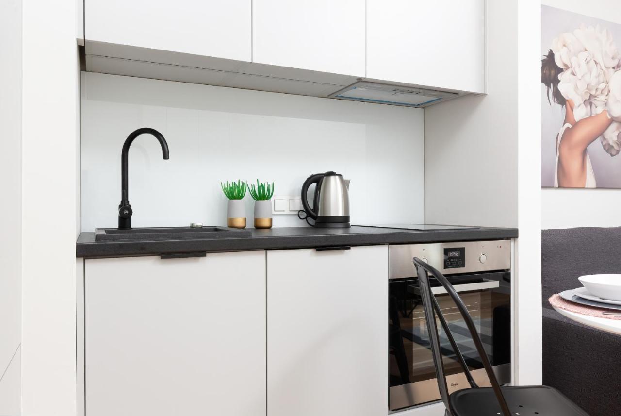 Apartments Business Center Wola Ordona By Renters Варшава Экстерьер фото